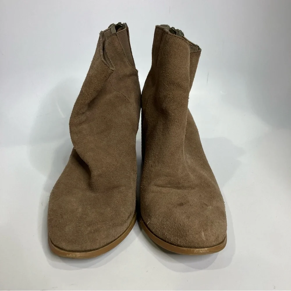 Urban outfitters tan suede ankle boots women’s size 9 business casual minimalist